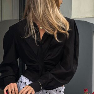 Long-sleeved shirt for women. Slim-fitting pleated design niche shirt with stylish temperament.